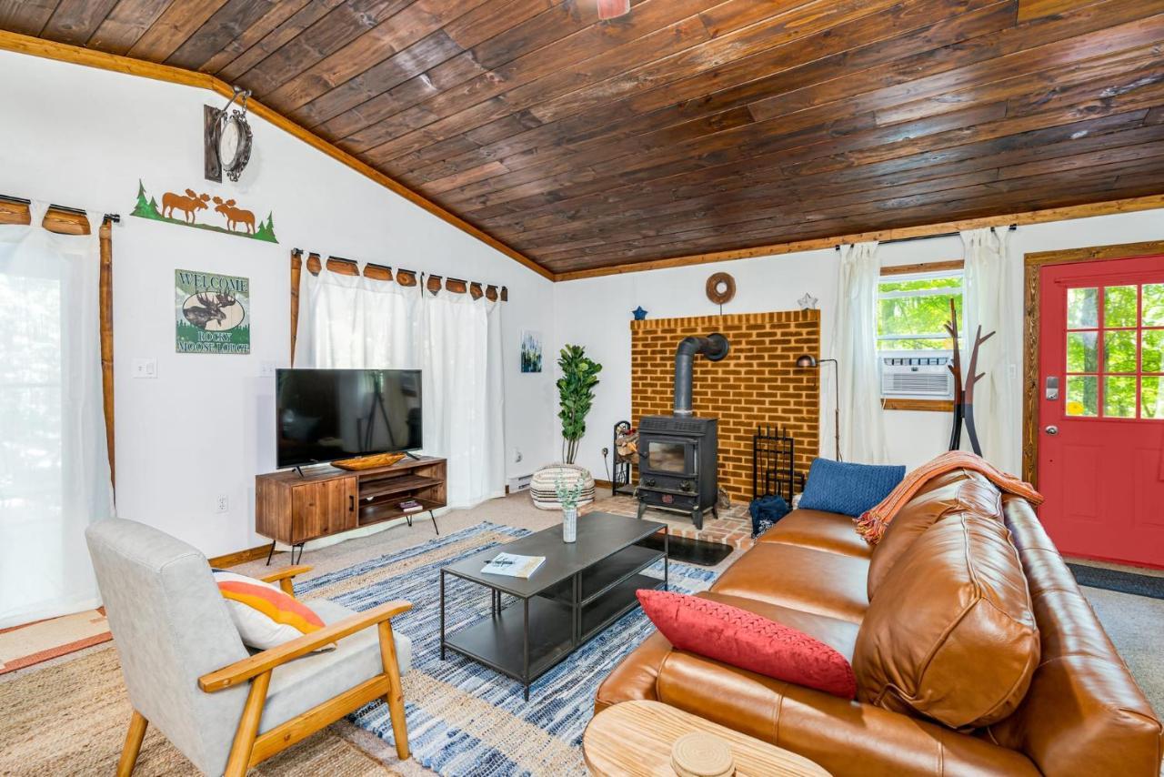 Secluded W Hot Tub, Fire Pit, Deck & Updated Wifi Great Cacapon Exterior foto