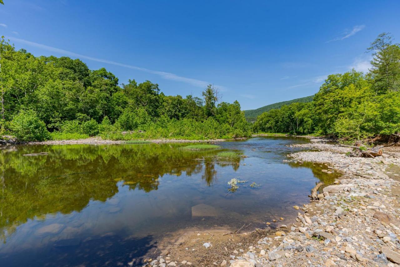 Secluded W Hot Tub, Fire Pit, Deck & Updated Wifi Great Cacapon Exterior foto