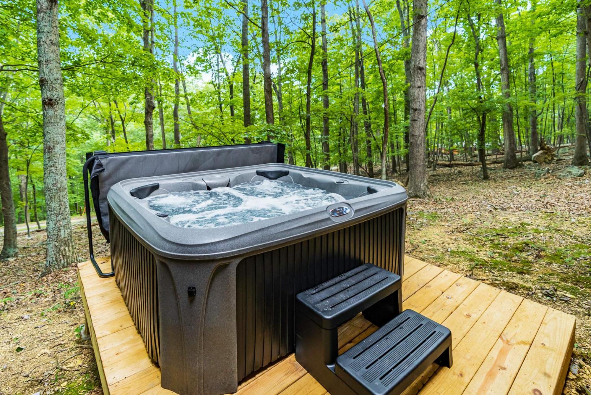 Secluded W Hot Tub, Fire Pit, Deck & Updated Wifi Great Cacapon Exterior foto