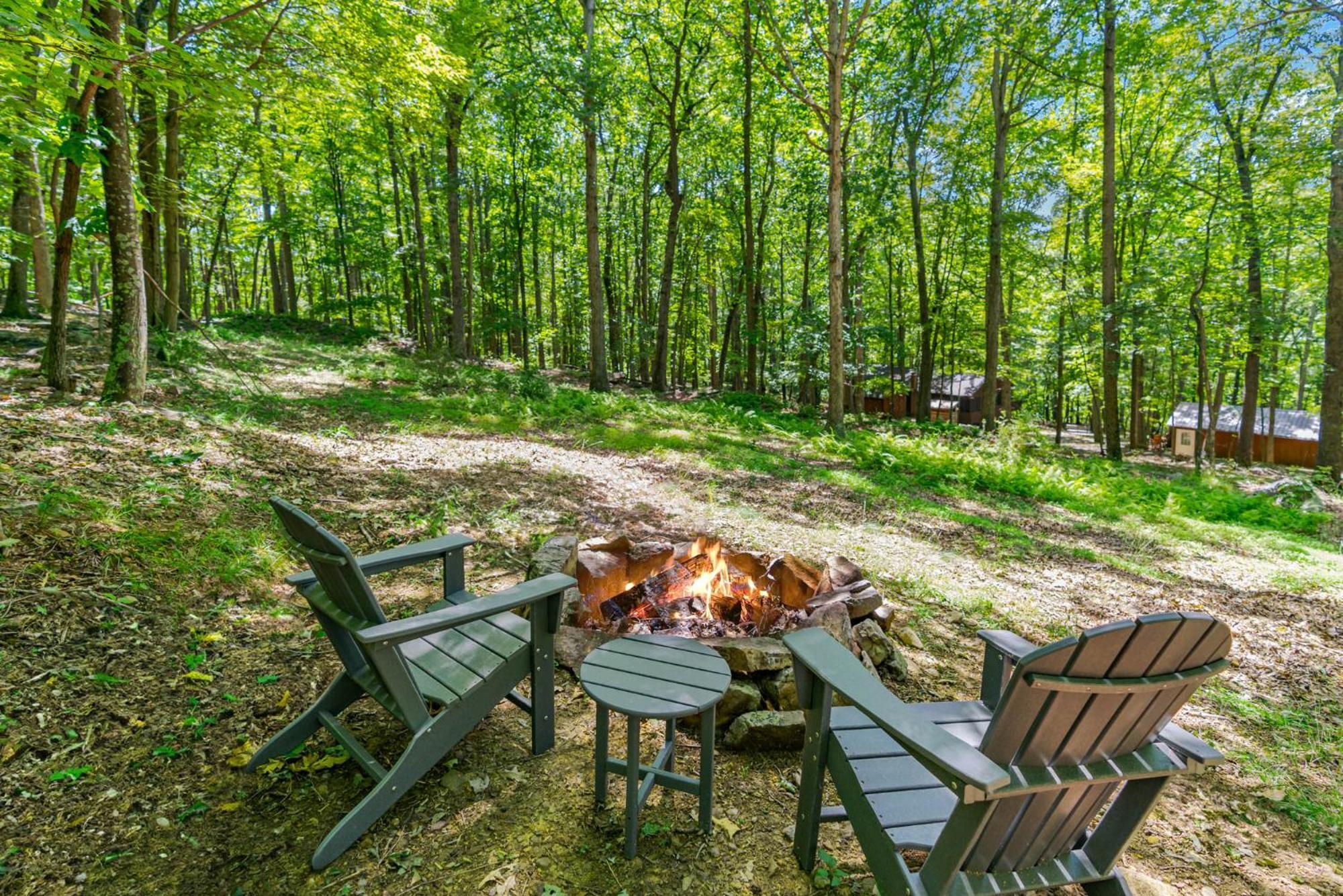 Secluded W Hot Tub, Fire Pit, Deck & Updated Wifi Great Cacapon Exterior foto